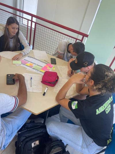 Escola Técnica de Laranjeiras do Sul realiza IdeiAção em parceria com o SEBRAE e empresas locais