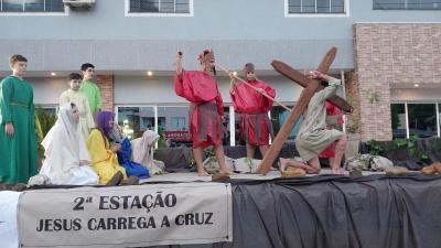 ProcissÃ£o Luminosa reÃºne milhares de fiÃ©is nas ruas de Laranjeiras do Sul