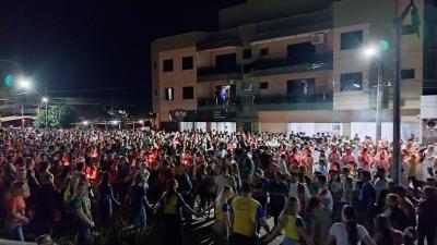 ProcissÃ£o Luminosa reÃºne milhares de fiÃ©is nas ruas de Laranjeiras do Sul
