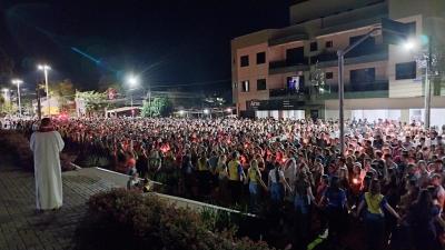 ProcissÃ£o Luminosa reÃºne milhares de fiÃ©is nas ruas de Laranjeiras do Sul