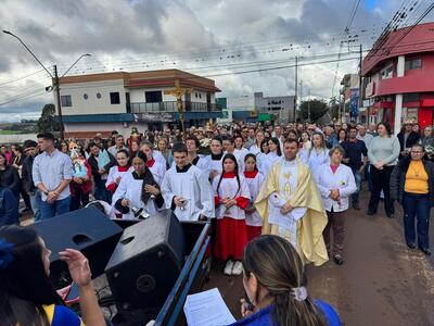 Celebração em louvor a Santo Antônio em Rio Bonito do Iguaçu reuniu centenas de fiéis