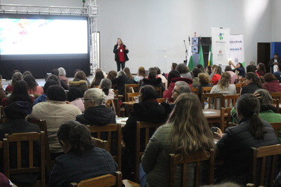 Encontro Regional de Mulheres reúne cerca de 300 participantes em Laranjeiras do Sul