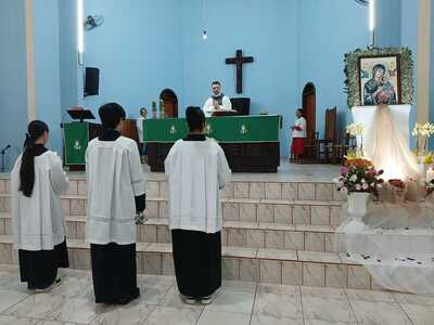 Nem mesmo a chuva espantou os fiéis no encerramento dos Tríduos em honra a Nossa Senhora do Perpétuo Socorro no Bairro Cristo Rei