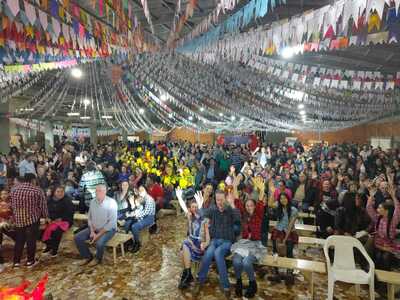 Festa da Catequese da Matriz reuniu centenas de pessoas em Laranjeiras do Sul