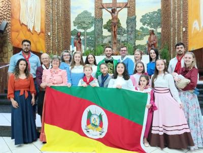 LS: Mateada reúne famílias na praça