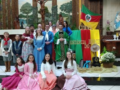 LS: Mateada reúne famílias na praça