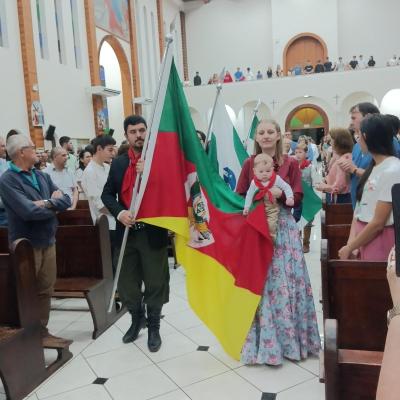LS: Mateada reúne famílias na praça