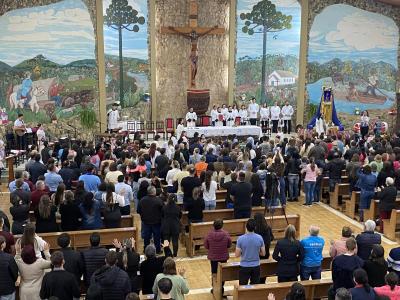 Quinta celebração do domingo reúne fiéis e destaca Missa das Crianças no Santuário de Nossa Senhora Aparecida