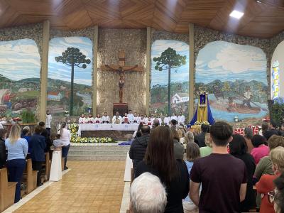 Quinta celebração do domingo reúne fiéis e destaca Missa das Crianças no Santuário de Nossa Senhora Aparecida