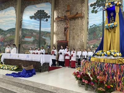 Quinta celebração do domingo reúne fiéis e destaca Missa das Crianças no Santuário de Nossa Senhora Aparecida