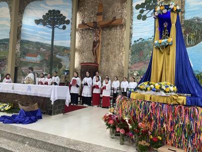 Quinta celebração do domingo reúne fiéis e destaca Missa das Crianças no Santuário de Nossa Senhora Aparecida