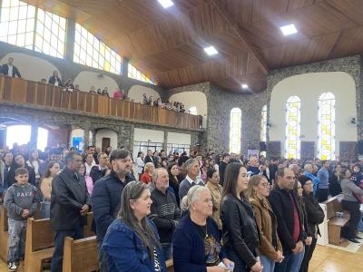Quinta celebração do domingo reúne fiéis e destaca Missa das Crianças no Santuário de Nossa Senhora Aparecida