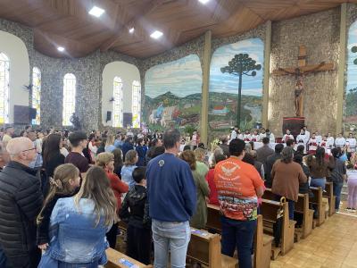 Quinta celebração do domingo reúne fiéis e destaca Missa das Crianças no Santuário de Nossa Senhora Aparecida