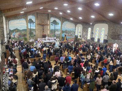 Quinta celebração do domingo reúne fiéis e destaca Missa das Crianças no Santuário de Nossa Senhora Aparecida