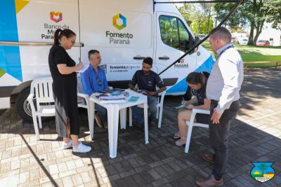 Caravana de Crédito da Fomento Paraná leva informações aos laranjeirenses