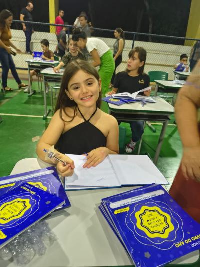 LS: Noite de Autógrafos encanta na Escola Municipal Aluísio Maier