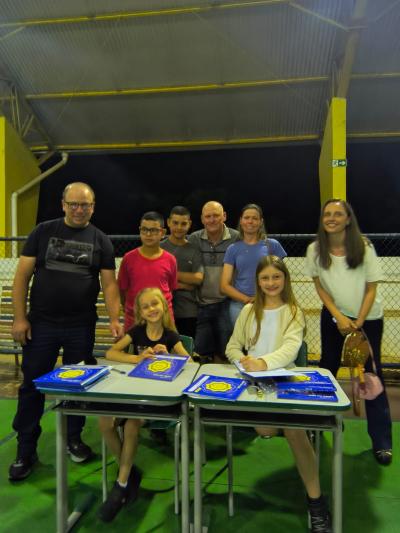 LS: Noite de Autógrafos encanta na Escola Municipal Aluísio Maier