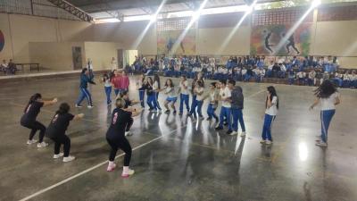 LS: Colégio Floriano realizou Seminário com Mostra de Danças 