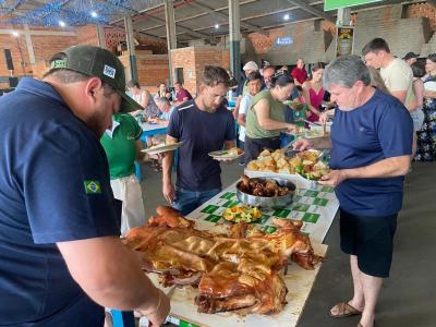 LS: Sucesso o 1º Leitão Fogo de Chão do Rotary