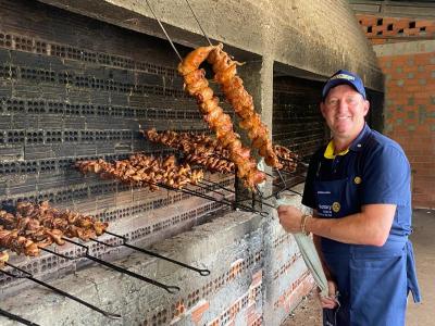 LS: Sucesso o 1º Leitão Fogo de Chão do Rotary