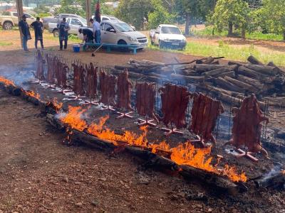 LS: Sucesso o 1º Leitão Fogo de Chão do Rotary