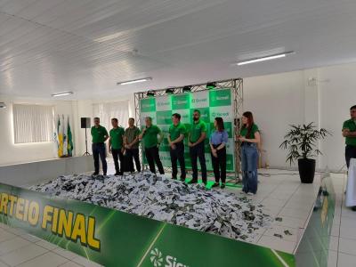 Hermes Honetta, de Nova Laranjeiras, é o ganhador da Ford Ranger zero km da campanha Sorte Premiada Sicredi Grandes Lagos PR/SP