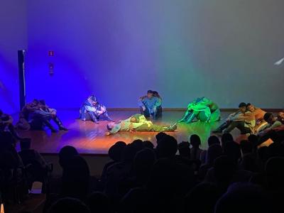 Grupo lituano emociona Virmond com show de danças folclóricas