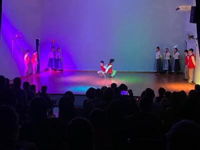 Grupo lituano emociona Virmond com show de danças folclóricas