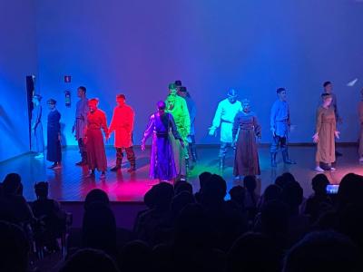 Grupo lituano emociona Virmond com show de danças folclóricas