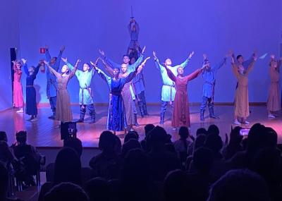 Grupo lituano emociona Virmond com show de danças folclóricas