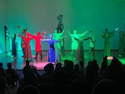 Grupo lituano emociona Virmond com show de danças folclóricas