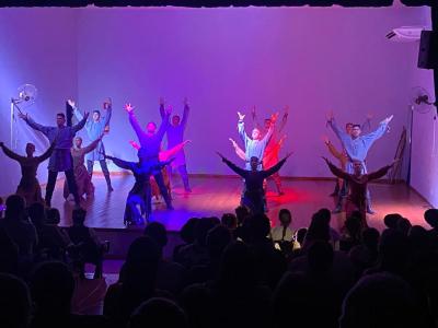 Grupo lituano emociona Virmond com show de danças folclóricas