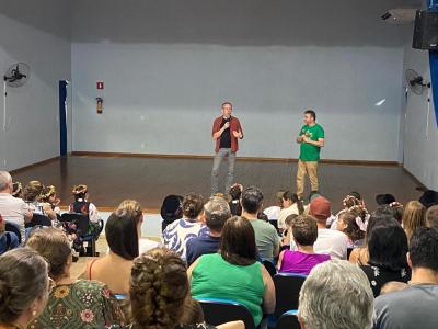 Grupo lituano emociona Virmond com show de danças folclóricas