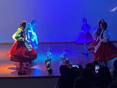 Grupo lituano emociona Virmond com show de danças folclóricas