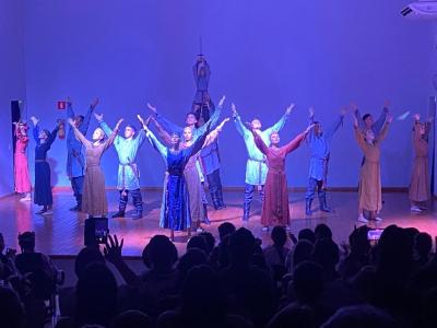 Grupo lituano emociona Virmond com show de danças folclóricas