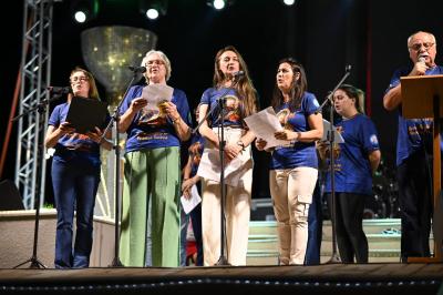Missa e Cantata de Natal reuniu milhares de fiéis em frente a matriz