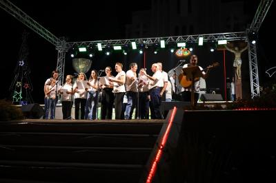 Missa e Cantata de Natal reuniu milhares de fiéis em frente a matriz