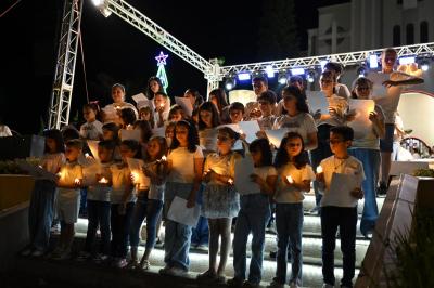 Missa e Cantata de Natal reuniu milhares de fiéis em frente a matriz