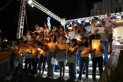 Missa e Cantata de Natal reuniu milhares de fiéis em frente a matriz