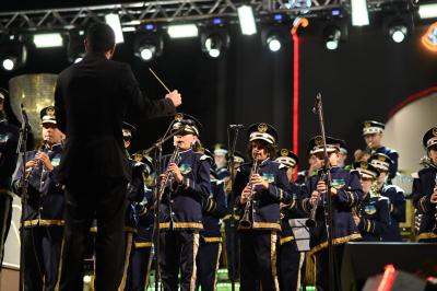 Missa e Cantata de Natal reuniu milhares de fiéis em frente a matriz