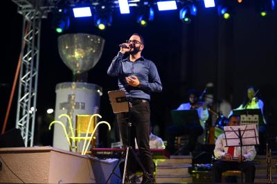 Missa e Cantata de Natal reuniu milhares de fiéis em frente a matriz