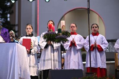 Missa e Cantata de Natal reuniu milhares de fiéis em frente a matriz