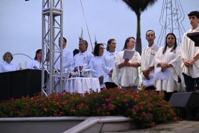Missa e Cantata de Natal reuniu milhares de fiéis em frente a matriz