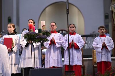 Missa e Cantata de Natal reuniu milhares de fiéis em frente a matriz