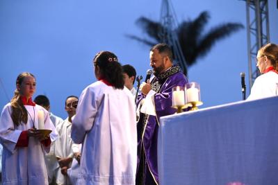Missa e Cantata de Natal reuniu milhares de fiéis em frente a matriz