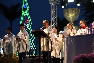 Missa e Cantata de Natal reuniu milhares de fiéis em frente a matriz