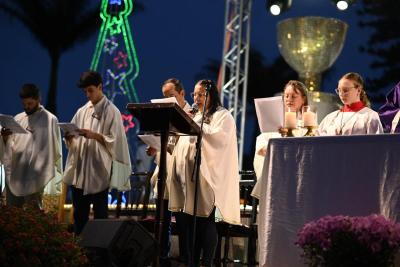 Missa e Cantata de Natal reuniu milhares de fiéis em frente a matriz