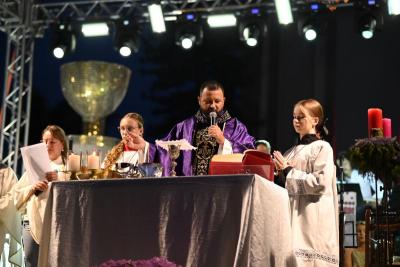 Missa e Cantata de Natal reuniu milhares de fiéis em frente a matriz