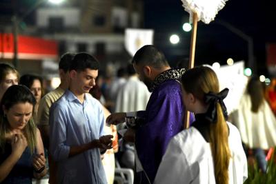 Missa e Cantata de Natal reuniu milhares de fiéis em frente a matriz