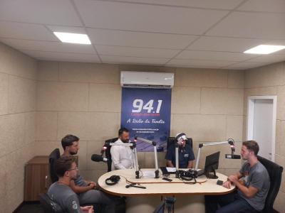 Jovens do MDJ visitaram a Campo Aberto FM nesta sexta (16